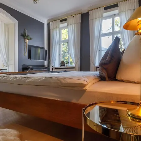 Konukevi Villa-ottilienruh-pfauen-suite